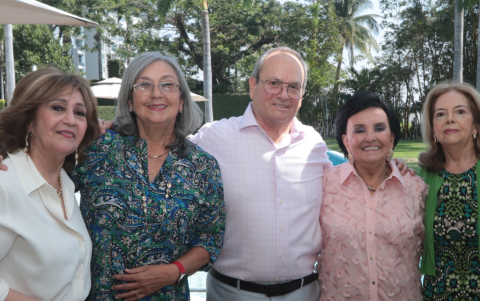 Nachita Montalvo de Phillips, Cachita Montalvo, el cumpleañero, Consuelo Andrade de Montalvo y Mónica Montalvo.