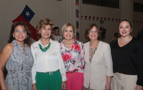 Cecilia de Haylock, Sonnia de Marques, Esmeralda de Parodi, Ana María de Chang y Cristina de Bitar.