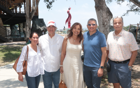 Lucía Chávez de Alcívar, José Luis Alcívar, Ana Luisa Farfán de Chedraui, David Chedraui y Gustavo Baca.