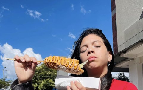 Productos como los corn dogs y el pollo frito son elaborados con sazón coreana.