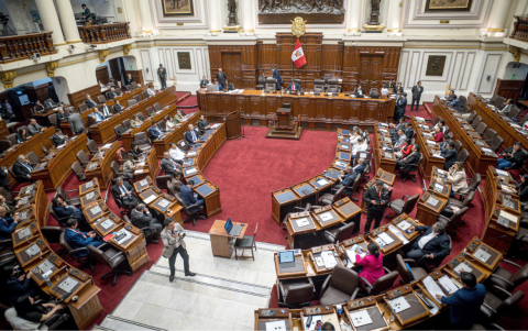 Fotografía general del Congreso de la República del Perú este jueves, en Lima (Perú).