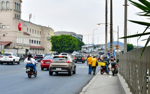 Personas deben abrirse a la calle.