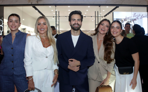 Luciana Guschmer, Marcela Ruete, Jota Arias, Costanza Báez y Shany Nadan.