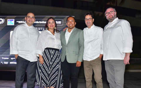 Miguel Ponce, Mariuxi Arévalo, Ángelo Calderón, Santiago Granda y Francisco Vintimilla.