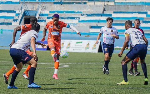 Michael Arroyo presente con Naranja Mekanica.