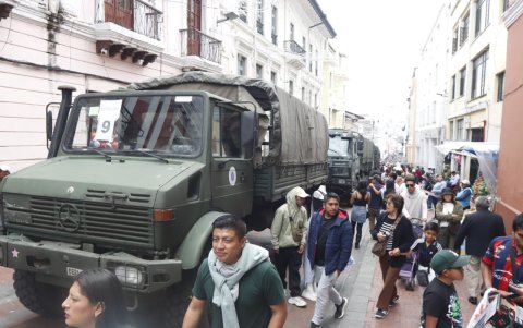 Un fuerte contingente de militares se mantiene en Quito este 11 de octubre de 2025.