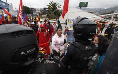 En el sur de Quito, los manifestantes se congregaron para intentar avanzar hacia El Arbolito.