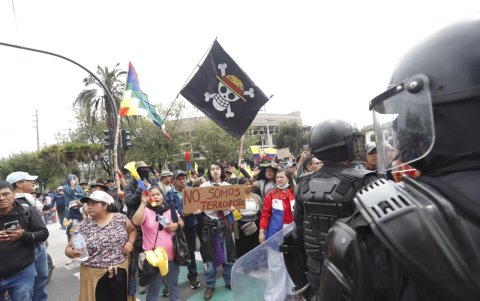 Los manifestantes se encontraron con un fuerte contingente de la policía en el parque El Abolito.