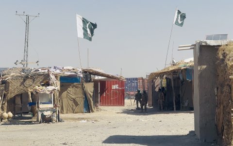 MIlicias se enfrentan en la frontera