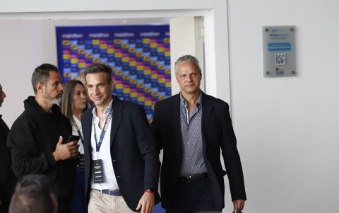 Esteban Paz (d) durante el Congreso de la Federación Ecuatoriana de Fútbol de 2025.