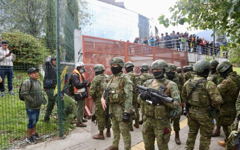 El 12 de octubre, los manifestantes ingresaron a la Casa de la Cultura, en la av. Patria y Seis de Diciembre.