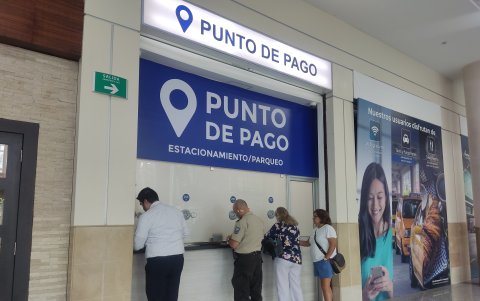 En las cuatro ventanillas del punto de pago, que solo duró nueve días, había escasa afluencia de usuarios en la mañana de este lunes 13 de octubre.