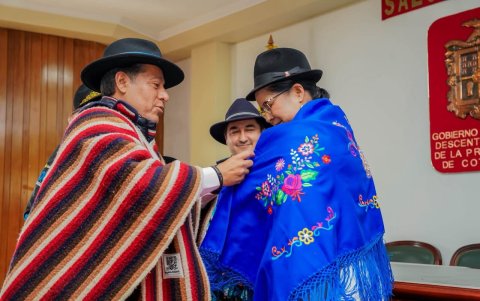Lourdes Tibán, prefecta de Cotopaxi, participó en la jocha de la Mama Negra.