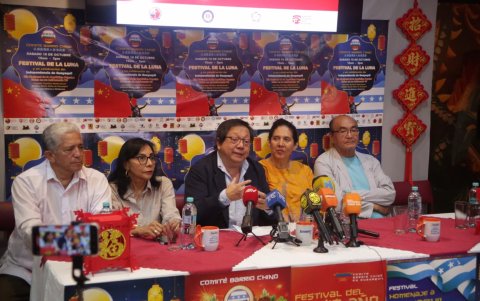 Tommy Wong, presidente del Comité Barrio Chino, durante la rueda de prensa en la que se presentaron los detalles del Festival de la Luna.