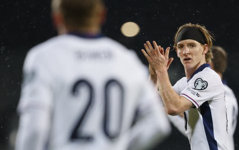 Inglaterra goleó 5-0 a Letonia.