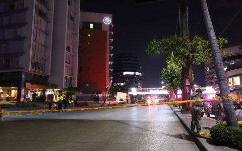 Se impidió el acceso a la zona donde se detonaron los artefactos explosivos, en la avenida Joaquín Orrantia.