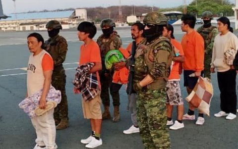 El Gobierno de Noboa inició con el traslado de detenidos por el paro nacional.