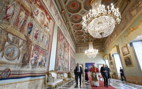 El Papa León XIV y al presidente de Italia, Sergio Mattarella, durante una visita oficial al Palacio Presidencial del Quirinal, en Roma.