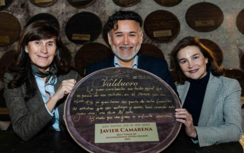 Javier Camarena junto Yolanda y Carolina Garcia Viadero