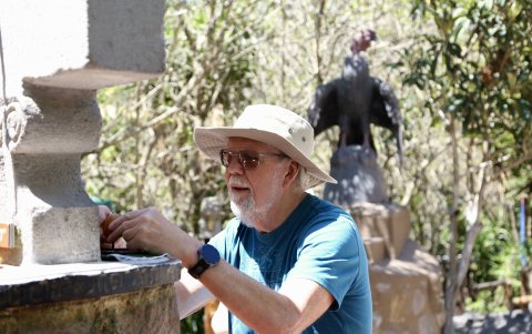 El reto del Museo Intiñán: balancear un huevo sobre un clavo y llevarte un certificado.