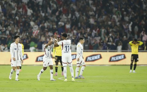 Carlos Gruezo celebra su tanto.