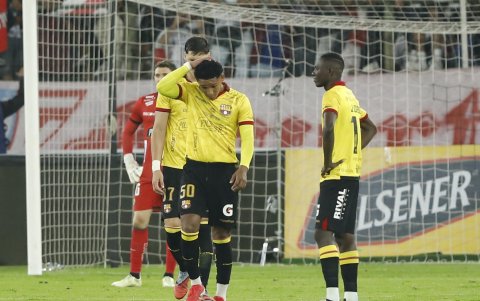 El rostro de los jugadores del Barcelona SC refleja su malestar tras perder 3-0 ante Liga de Quito.