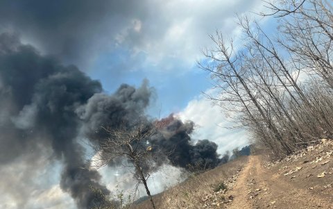 Es normal observar columnas de humo debido a los incendios.