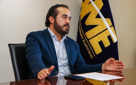 El alcalde de Nabón, Patricio Maldonado, discute la elección de Yuri Colorado como nueva presidenta de la Asociación de Municipalidades Ecuatorianas (AME).
