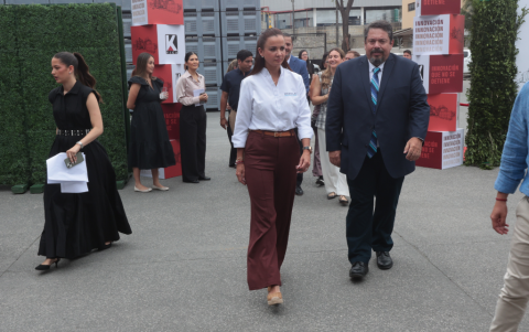 La prefecta Marcela Aguiñaga a su llegada al evento.