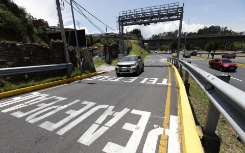 La colocación de un pórtico a la altura del puente 1, a inicios de año, ha generado malestar en los vecinos.