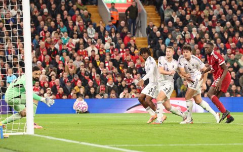 Harry Maguire anotó el tanto del triunfo de Manchester United.