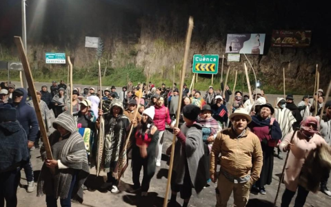 Las comunidades indígenas continúan con los bloqueos mientras que el Gobierno da marcha atrás al diálogo.