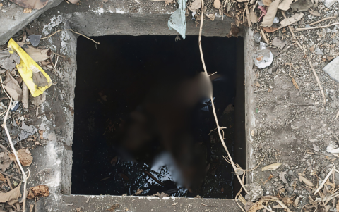 El antiguo centro educativo de Vista al Mar, en Esmeraldas, fue intervenido por la Policía tras el hallazgo de una presunta fosa clandestina vinculada al grupo delictivo Los Tiguerones.