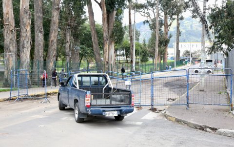 Además de la inseguridad que atrae el centro de detención en Las Cuadras, los vecinos denuncian el cierre de la calle Matilde Álvarez.