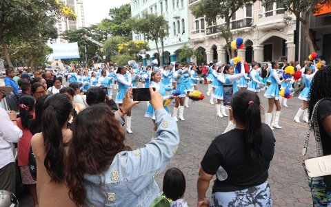 Guayaquil suele realizar sus desfiles en épocas conmemorativas.