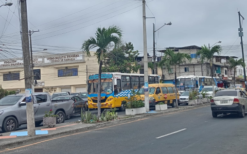 La alerta generó el cierre de vías y la congestión vehicular aumentó.