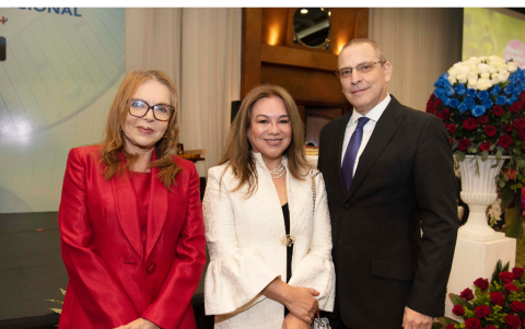 Lucía Andrade, Ruth Hidalgo y César Zambrano.