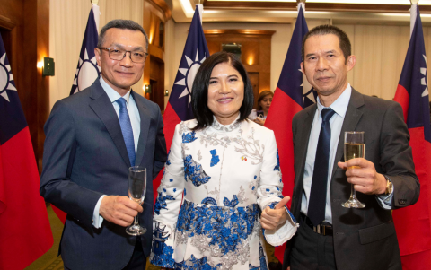 Fidel Tsa, Lin Ching Rong y Wen Huang.