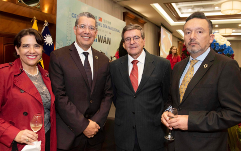 Lorena Caicedo, Francisco Vergara, Fernando Pérez y Santiago Mena.