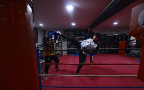 Los deportistas suelen desarrollar combates entre ellos como parte de los entrenamientos previos a las competencias.