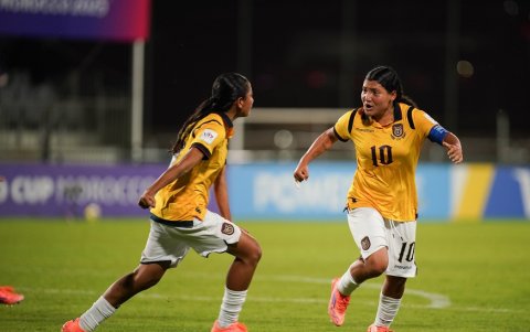 Mary Guerra (10) la volante ofensiva de Ecuador en el Mundial sub 17 que provocó el primer gol.