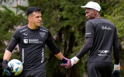 Alexander Domínguez (d) tomará el lugar de Gonzalo Valle (i).