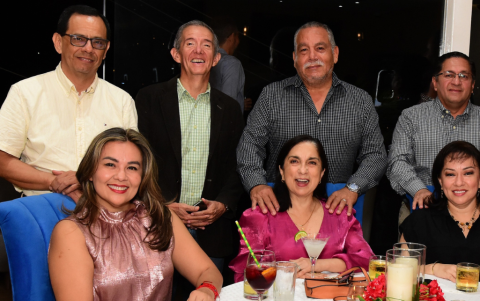 Jorge Vera, Max Galarza, Maximiliano Pérez, Luis Burgos, Mercedes Baño, Mariuxi Valarezo de Pérez y Alicia Alvarado de Burgos.