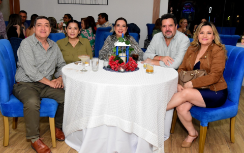 Patricio García, Ruth Delgado de García, Luly Salinas de Zariquey, Ricardo Zariquey y Dolly Martínez.