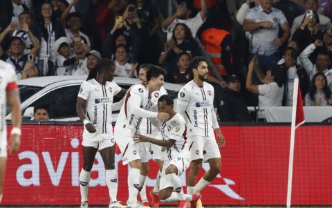 Gabriel Villamil anotó el primero y el tercer gol, mientras que Alzugaray puso el segundo tras un cobro penal.