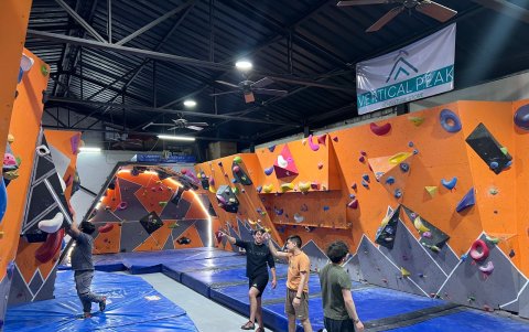 La escalada aparece, cada vez más, entre los intereses de actividades entre jóvenes en la capital.