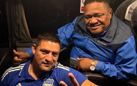 Jose Valverde (i) junto a Jorge Guzmán (d), actual presidente del Club Sport Emelec.