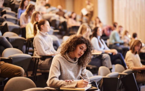 Según Bezos, la universidad es un espacio clave para formar mentes emprendedoras y crear redes que impulsan la innovación.