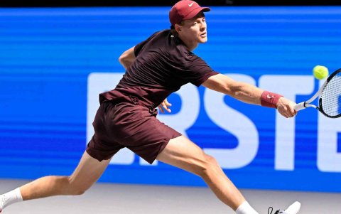 Jannik Sinner le ganó 6-4,6-4 a Bublik y avanzó a las semifinales del Torneo de Viena.