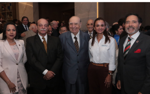 Eliana Molina, Roberto Illingworth, Julio María Sanguinetti, Marcela Aguiñaga y Carlos Ortega Maldonado.